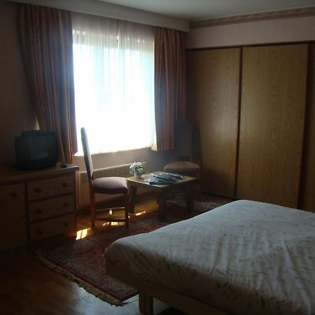 Hotel Restaurant N 4 Martelange Екстер'єр фото