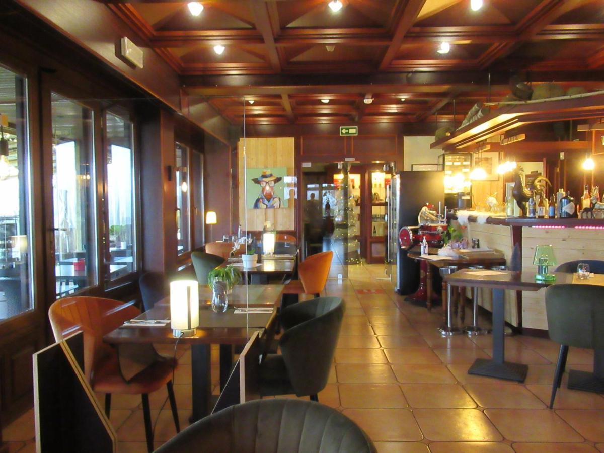 Hotel Restaurant N 4 Martelange Екстер'єр фото