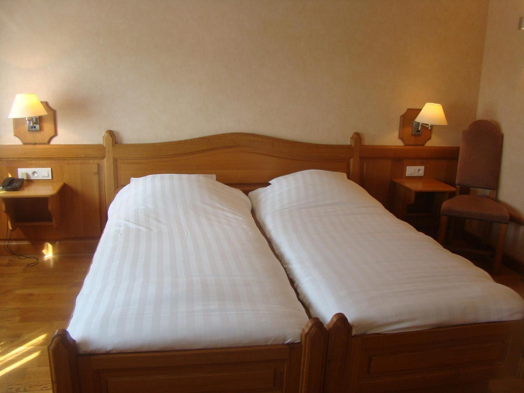 Hotel Restaurant N 4 Martelange Екстер'єр фото