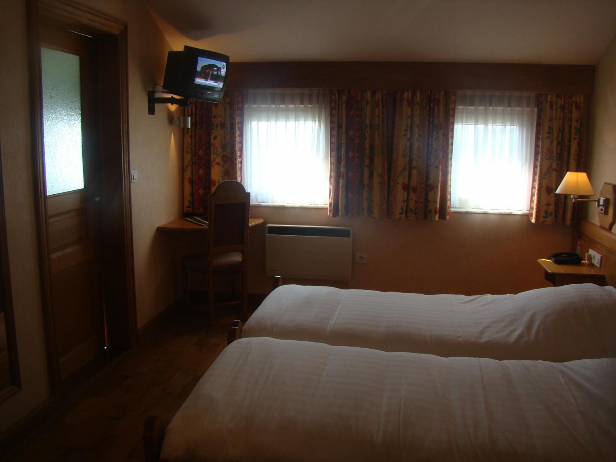 Hotel Restaurant N 4 Martelange Екстер'єр фото