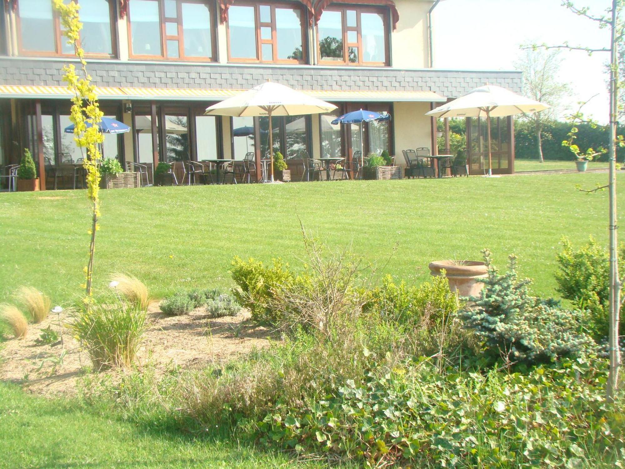 Hotel Restaurant N 4 Martelange Екстер'єр фото