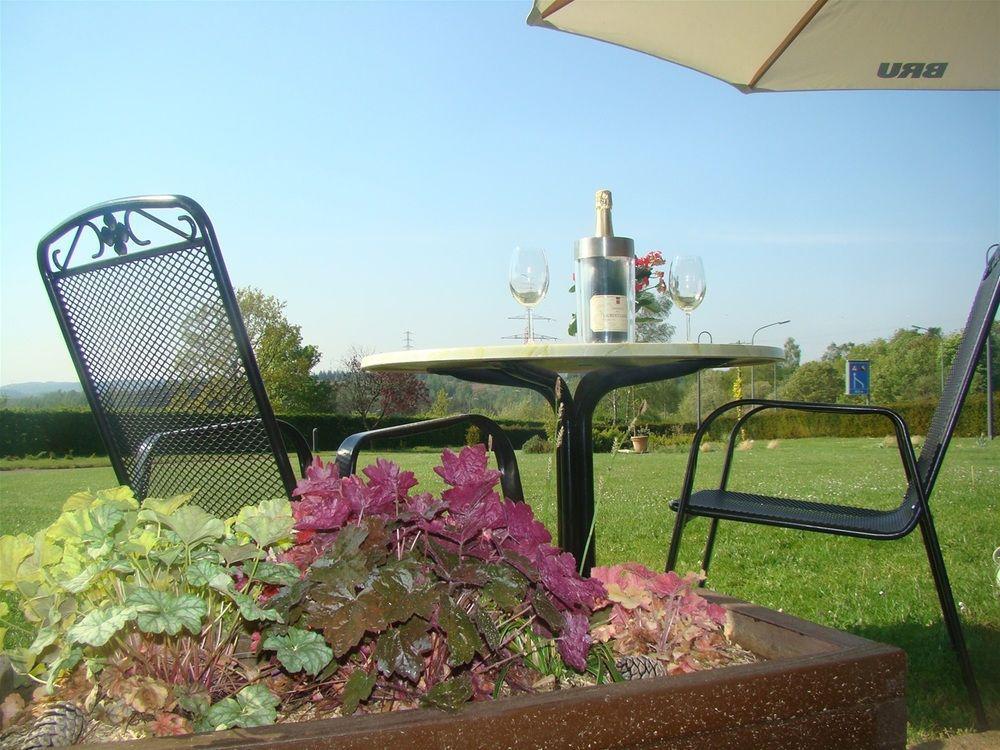 Hotel Restaurant N 4 Martelange Екстер'єр фото