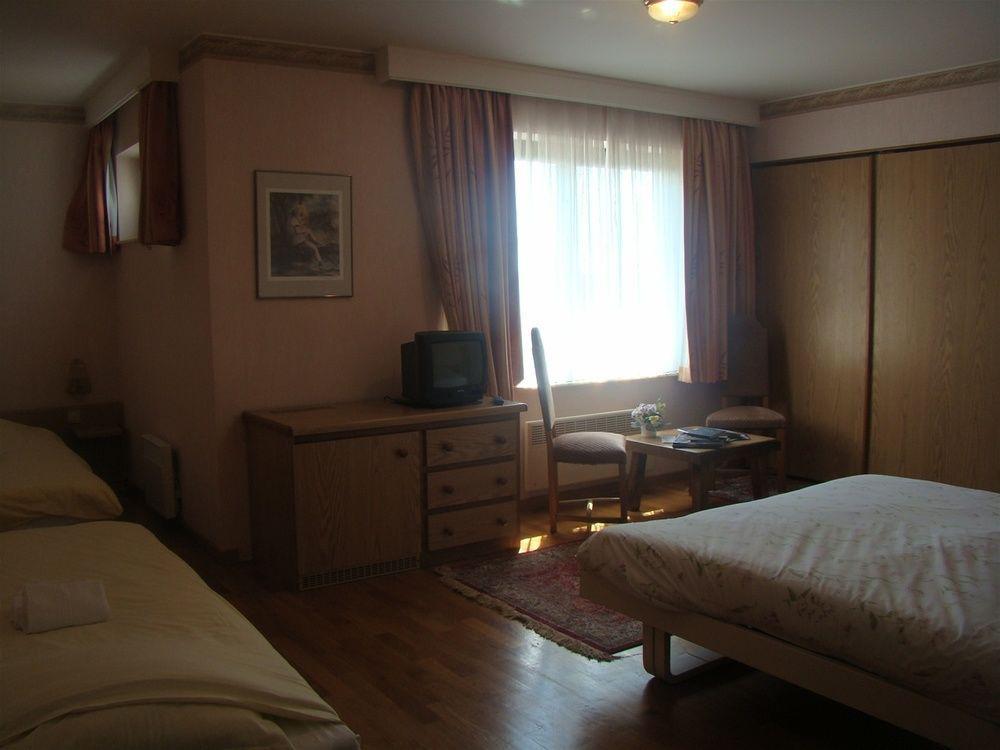 Hotel Restaurant N 4 Martelange Екстер'єр фото